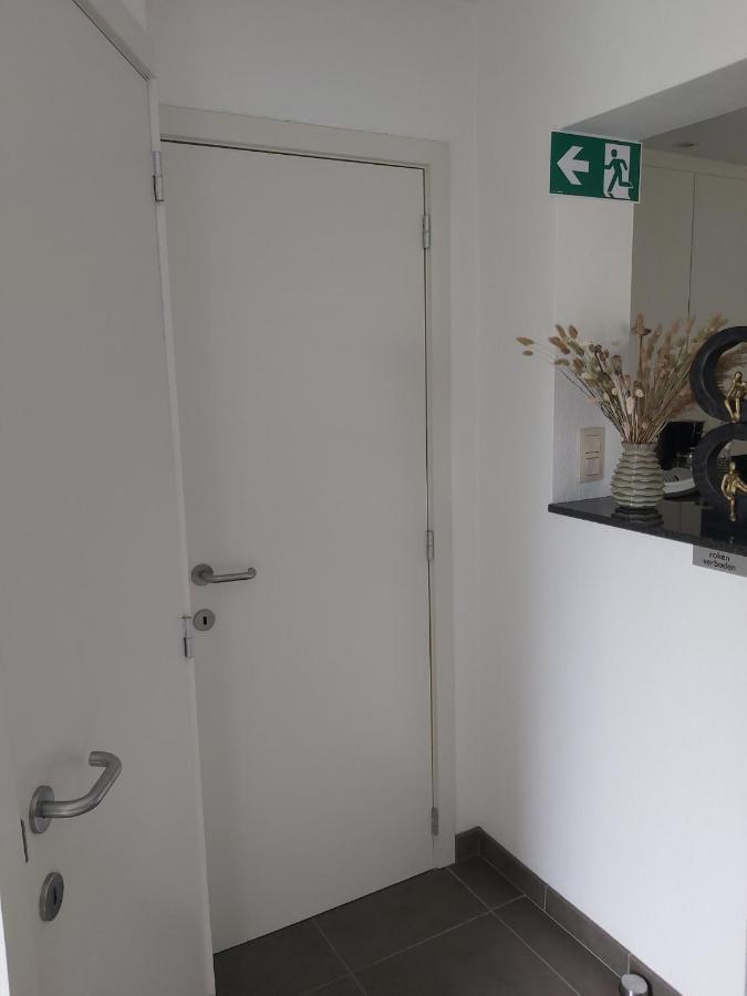 Aan De Meipe Apartment De Panne Bagian luar foto