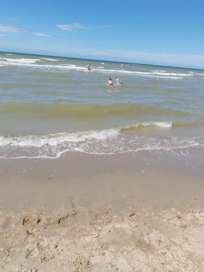 Aan De Meipe Apartment De Panne Bagian luar foto